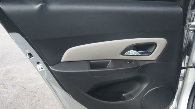 2016 Chevrolet Cruze Limited JUST SERVICED , VERY CLEAN INSIDE AND OUT  - 22909935 - 27