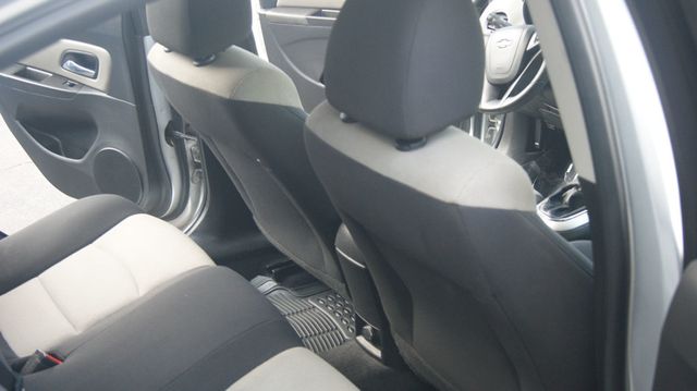 2016 Chevrolet Cruze Limited JUST SERVICED , VERY CLEAN INSIDE AND OUT  - 22909935 - 32