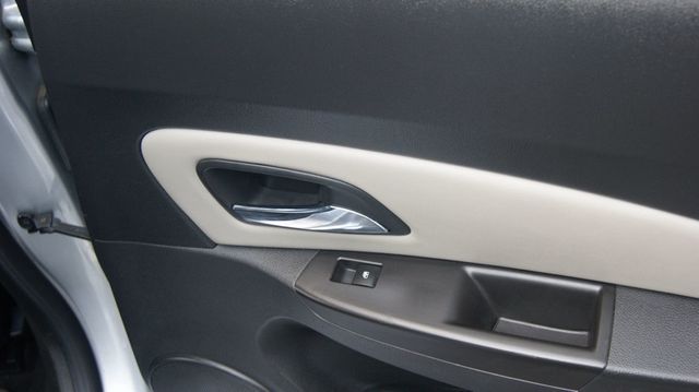 2016 Chevrolet Cruze Limited JUST SERVICED , VERY CLEAN INSIDE AND OUT  - 22909935 - 35