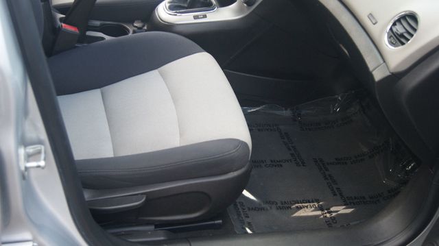 2016 Chevrolet Cruze Limited JUST SERVICED , VERY CLEAN INSIDE AND OUT  - 22909935 - 37