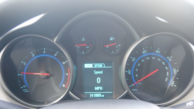 2016 Chevrolet Cruze Limited JUST SERVICED , VERY CLEAN INSIDE AND OUT  - 22909935 - 3