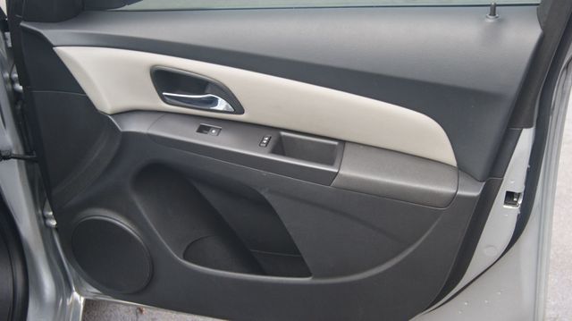 2016 Chevrolet Cruze Limited JUST SERVICED , VERY CLEAN INSIDE AND OUT  - 22909935 - 40