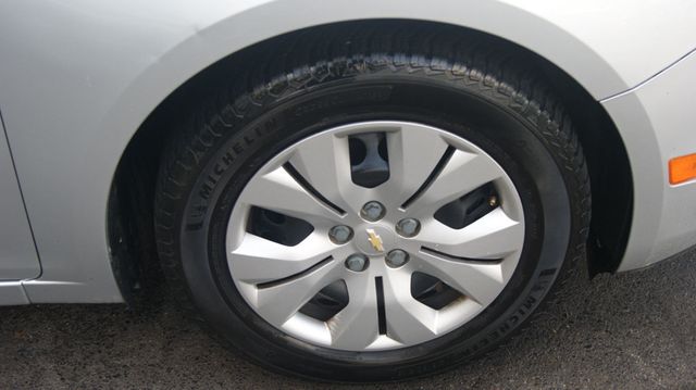 2016 Chevrolet Cruze Limited JUST SERVICED , VERY CLEAN INSIDE AND OUT  - 22909935 - 42