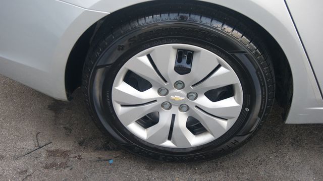 2016 Chevrolet Cruze Limited JUST SERVICED , VERY CLEAN INSIDE AND OUT  - 22909935 - 43