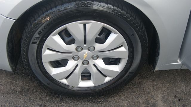 2016 Chevrolet Cruze Limited JUST SERVICED , VERY CLEAN INSIDE AND OUT  - 22909935 - 45