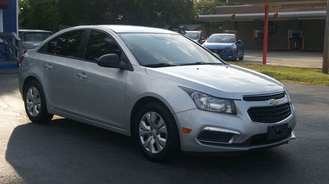 2016 Chevrolet Cruze Limited JUST SERVICED , VERY CLEAN INSIDE AND OUT  - 22909935 - 4