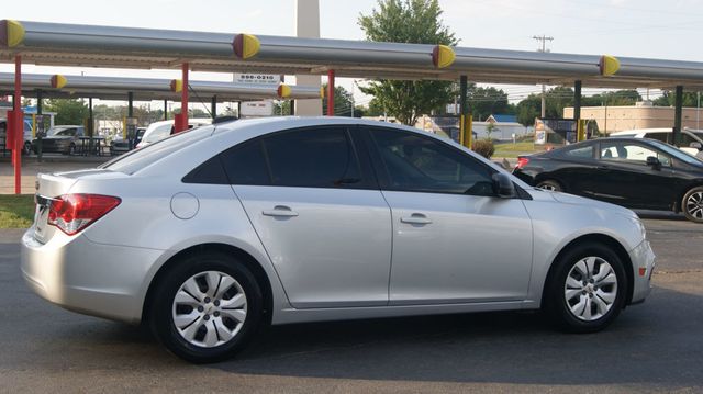 2016 Chevrolet Cruze Limited JUST SERVICED , VERY CLEAN INSIDE AND OUT  - 22909935 - 7