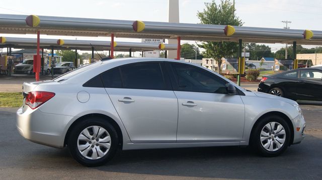 2016 Chevrolet Cruze Limited JUST SERVICED , VERY CLEAN INSIDE AND OUT  - 22909935 - 8