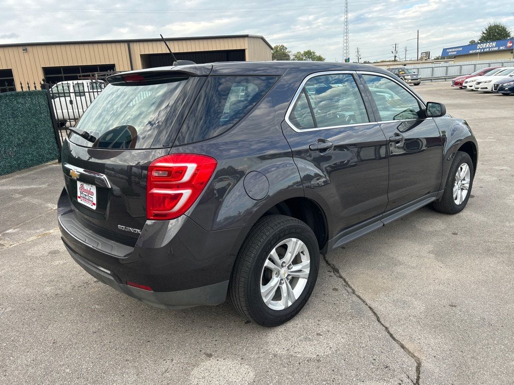 2016 Chevrolet Equinox LS photo 3