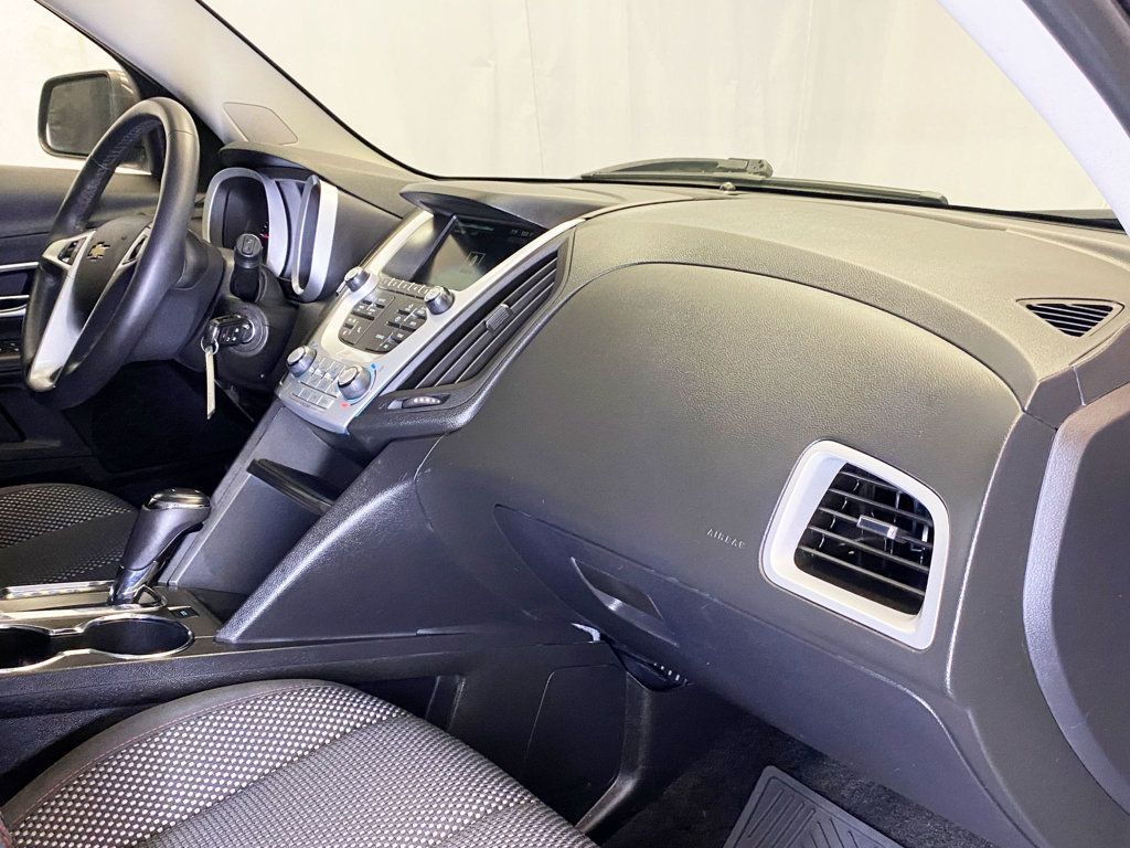 2016 Chevrolet Equinox LT photo 34