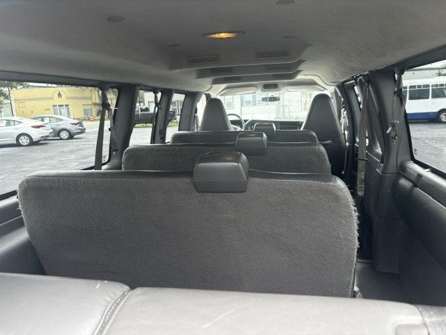 2016 Chevrolet EXPRESS 15 PASSENGER  - 23071872 - 11