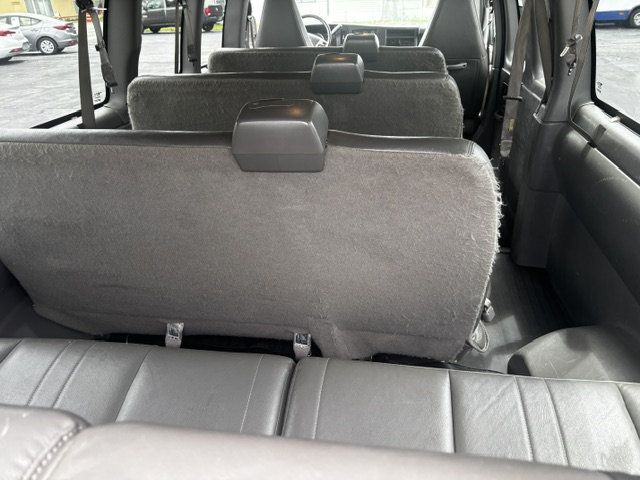 2016 Chevrolet EXPRESS 15 PASSENGER  - 23071872 - 12