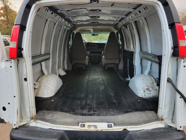 2016 Chevrolet Express 2500 Cargo Van 3D - 22940762 - 9