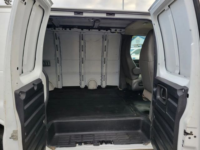2016 Chevrolet Express 2500 Cargo Van 3D - 22940762 - 17