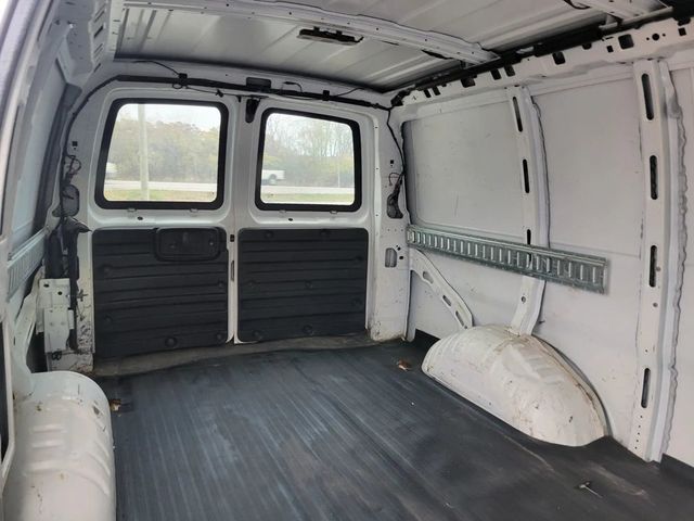 2016 Chevrolet Express 2500 Cargo Van 3D - 22940762 - 19