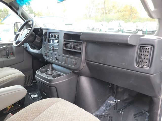 2016 Chevrolet Express 2500 Cargo Van 3D - 22940762 - 7