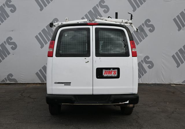 2016 Chevrolet Express Cargo Van 2500 - 23082556 - 3