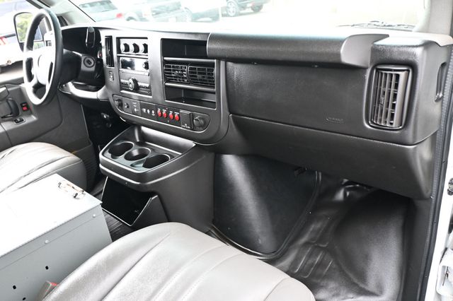 2016 Chevrolet Express Cargo Van 2500 - 23082556 - 5