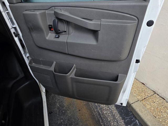 2016 Chevrolet Express Cargo Van RWD 2500 135" - 23041887 - 24