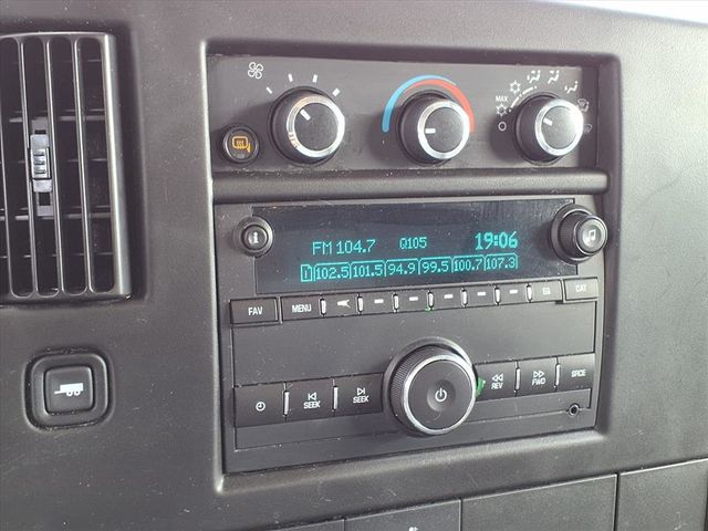 2016 Chevrolet Express Commercial Cutaway 3500 Van 139" - 22950730 - 10