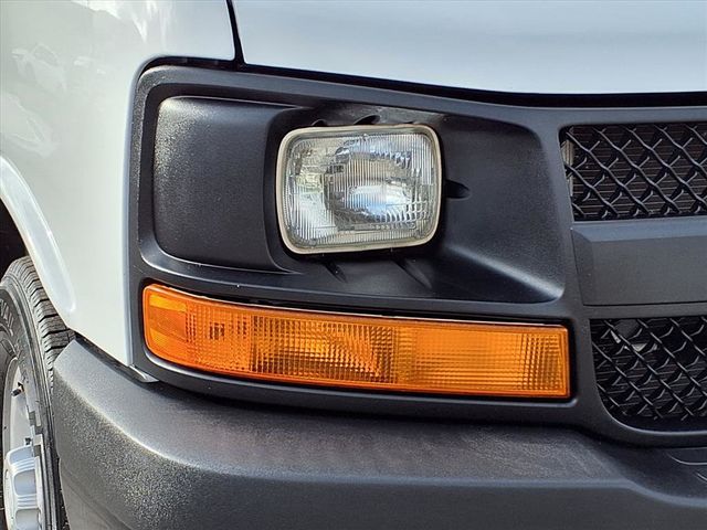 2016 Chevrolet Express Commercial Cutaway 3500 Van 139" - 22950730 - 1