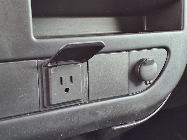 2016 Chevrolet Express Commercial Cutaway 3500 Van 139" - 22950730 - 28