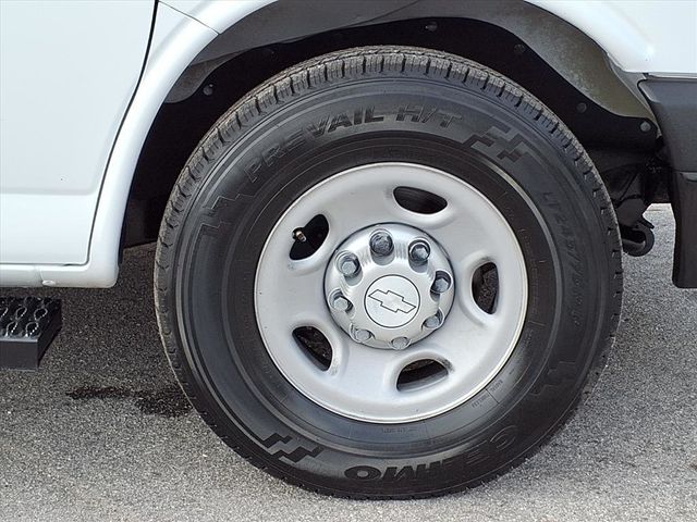 2016 Chevrolet Express Commercial Cutaway 3500 Van 139" - 22950730 - 33