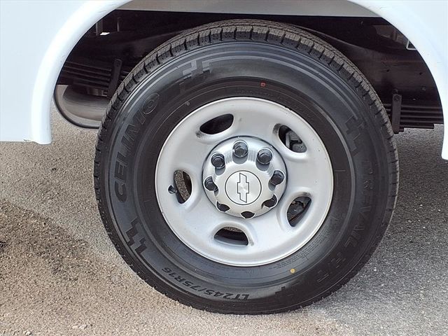 2016 Chevrolet Express Commercial Cutaway 3500 Van 139" - 22950730 - 35