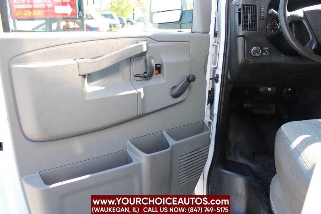 2016 Chevrolet Express Commercial Cutaway 3500 Van 139" - 22583766 - 8