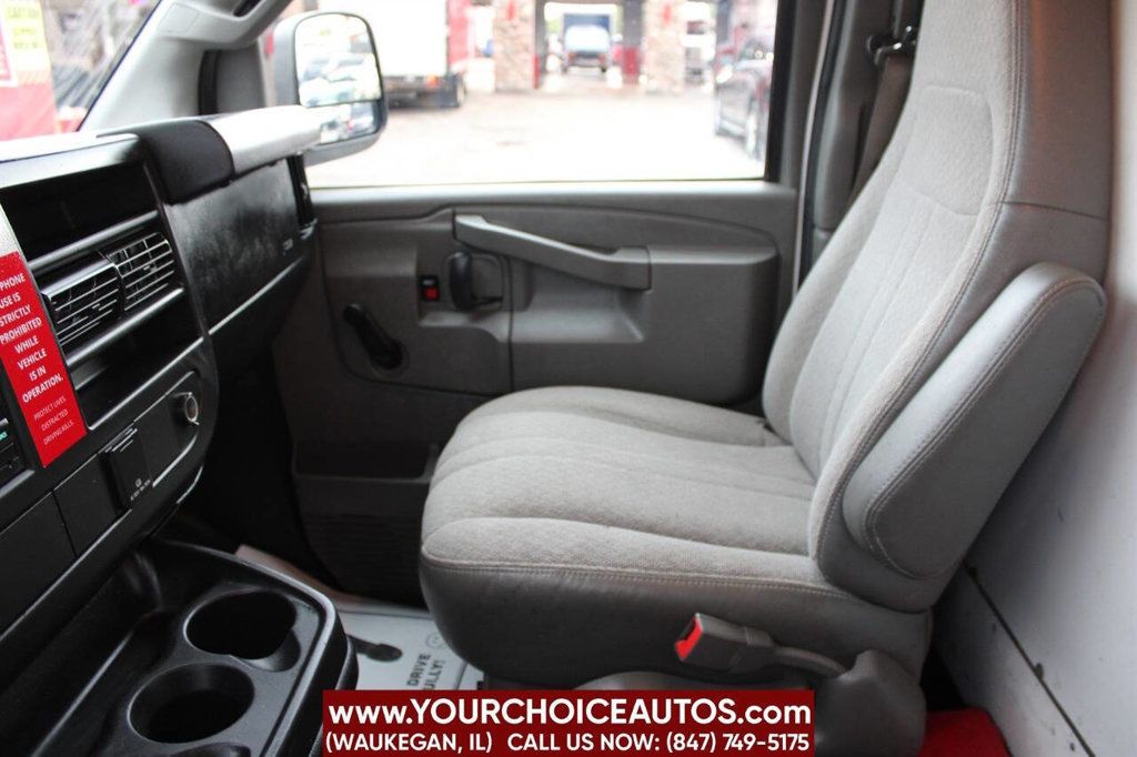 2016 Chevrolet Express Commercial Cutaway 3500 Van 139" - 22986763 - 34