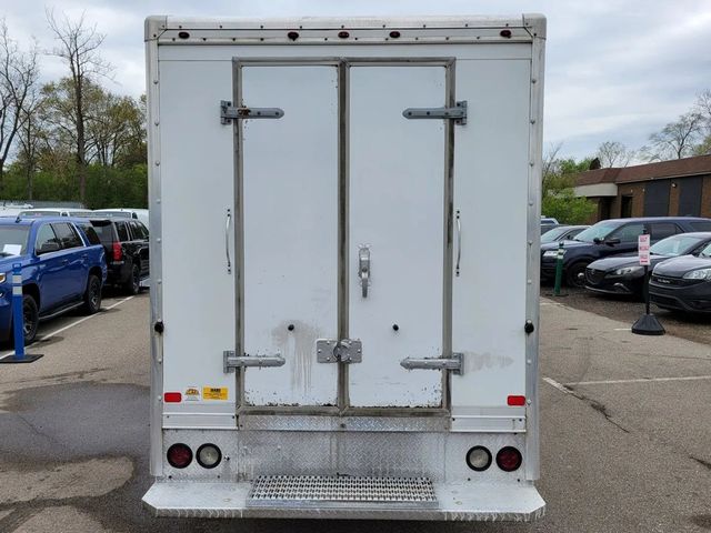2016 Chevrolet Express Commercial Cutaway Cutaway Van 2D - 23028671 - 10