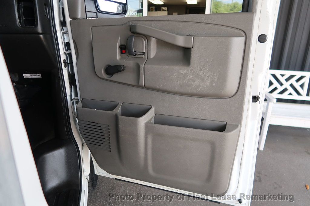 2016 Chevrolet Express Commercial Cutaway G3500 12' Box Liftgate SRW - 22416015 - 27