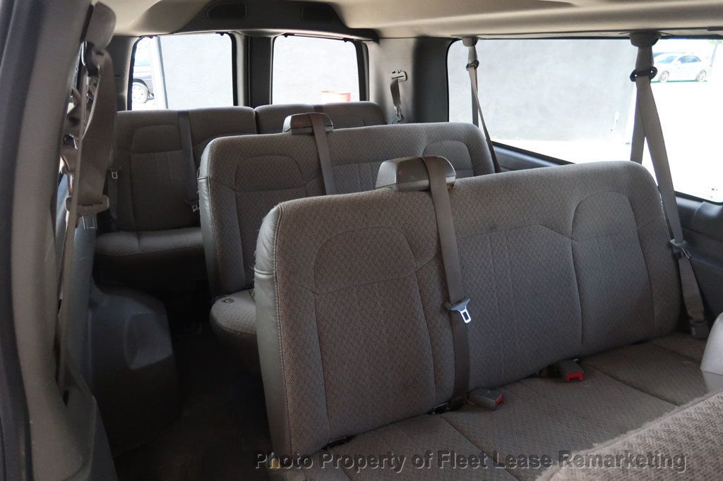 2016 Chevrolet Express Passenger Express 3500 15 Passnger Van LT - 23083001 - 17