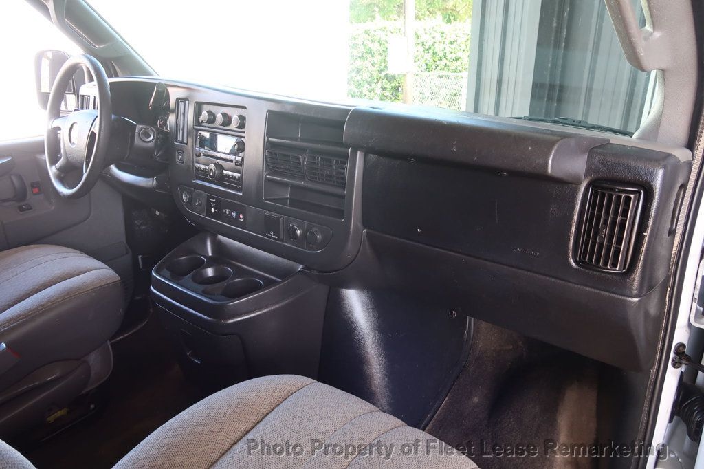 2016 Chevrolet Express Passenger Express 3500 15 Passnger Van LT - 23083001 - 21