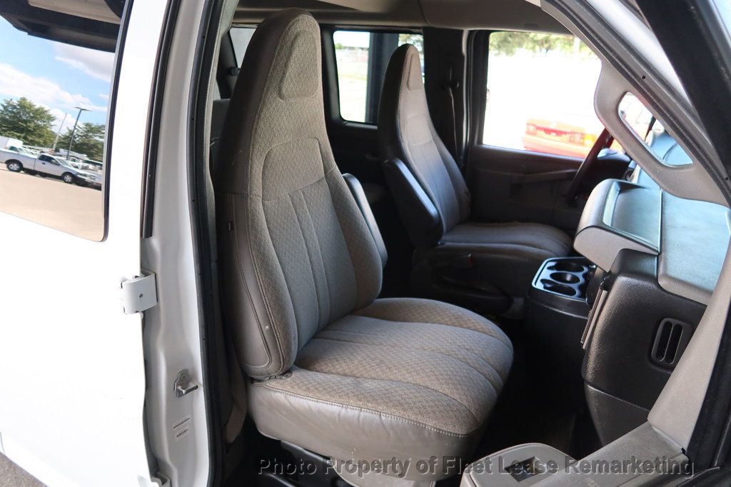 2016 Chevrolet Express Passenger Express 3500 15 Passnger Van LT - 23083001 - 22