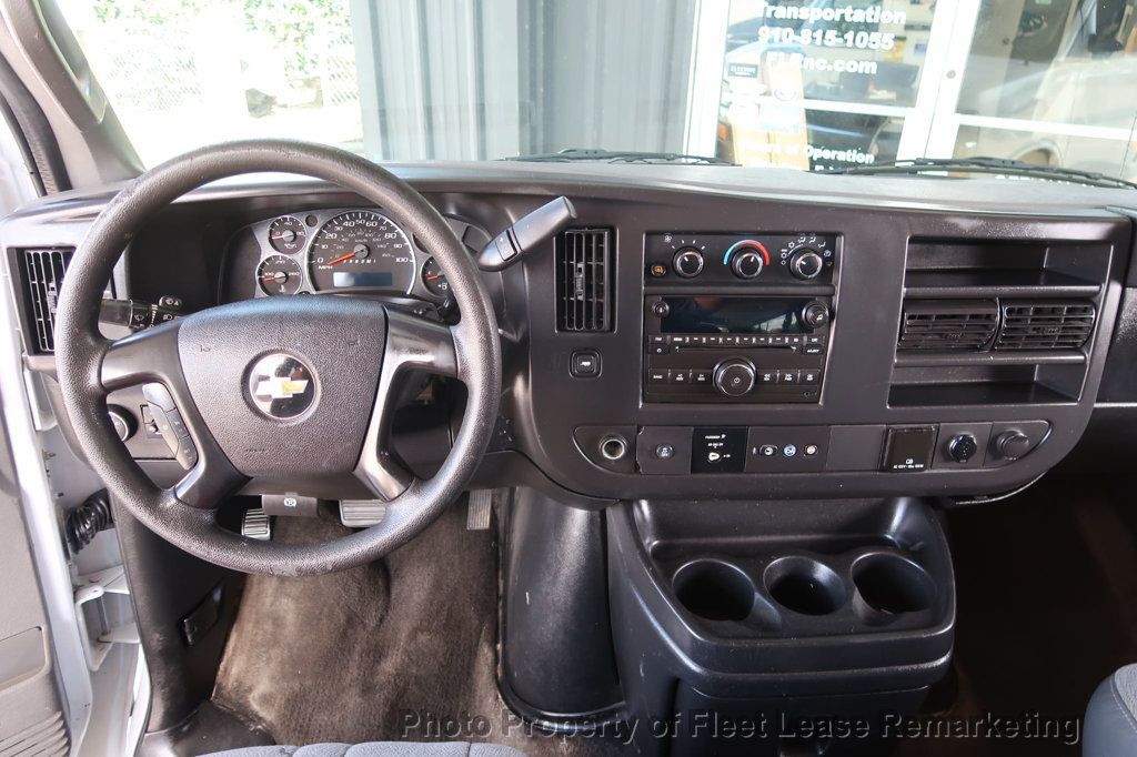 2016 Chevrolet Express Passenger Express 3500 15 Passnger Van LT - 23083001 - 25
