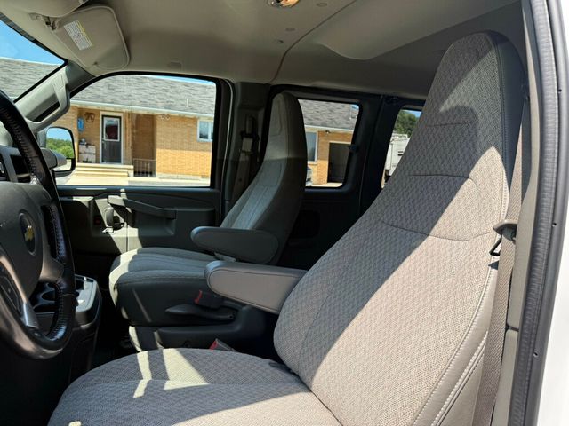 2016 Chevrolet Express Passenger ONE OWNER - 15 PASSENGER - 23051033 - 16