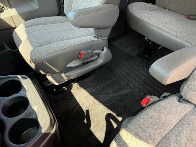 2016 Chevrolet Express Passenger ONE OWNER - 15 PASSENGER - 23051033 - 25