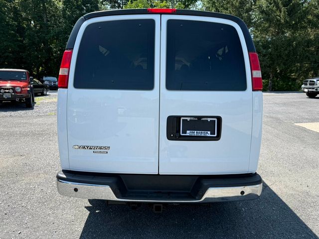 2016 Chevrolet Express Passenger ONE OWNER - 15 PASSENGER - 23051033 - 3