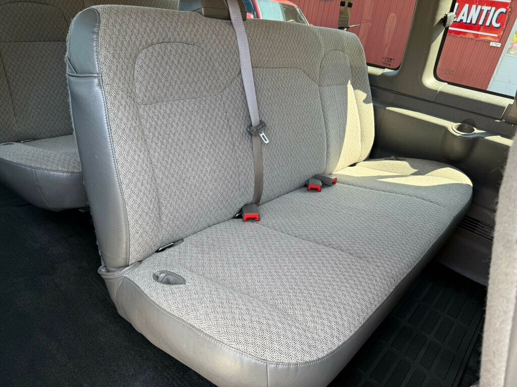 2016 Chevrolet Express Passenger ONE OWNER - 15 PASSENGER - 23051033 - 42