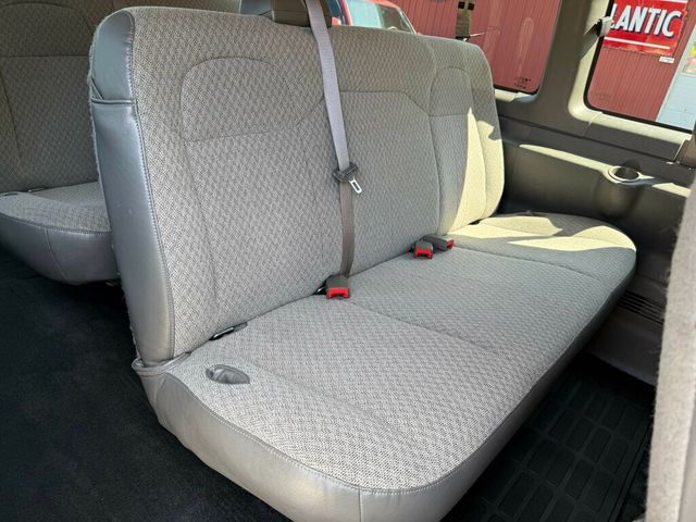 2016 Chevrolet Express Passenger ONE OWNER - 15 PASSENGER - 23051033 - 42