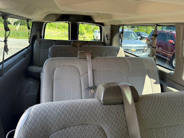 2016 Chevrolet Express Passenger ONE OWNER - 15 PASSENGER - 23051033 - 46