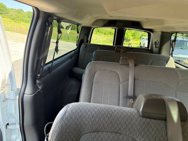 2016 Chevrolet Express Passenger ONE OWNER - 15 PASSENGER - 23051033 - 47