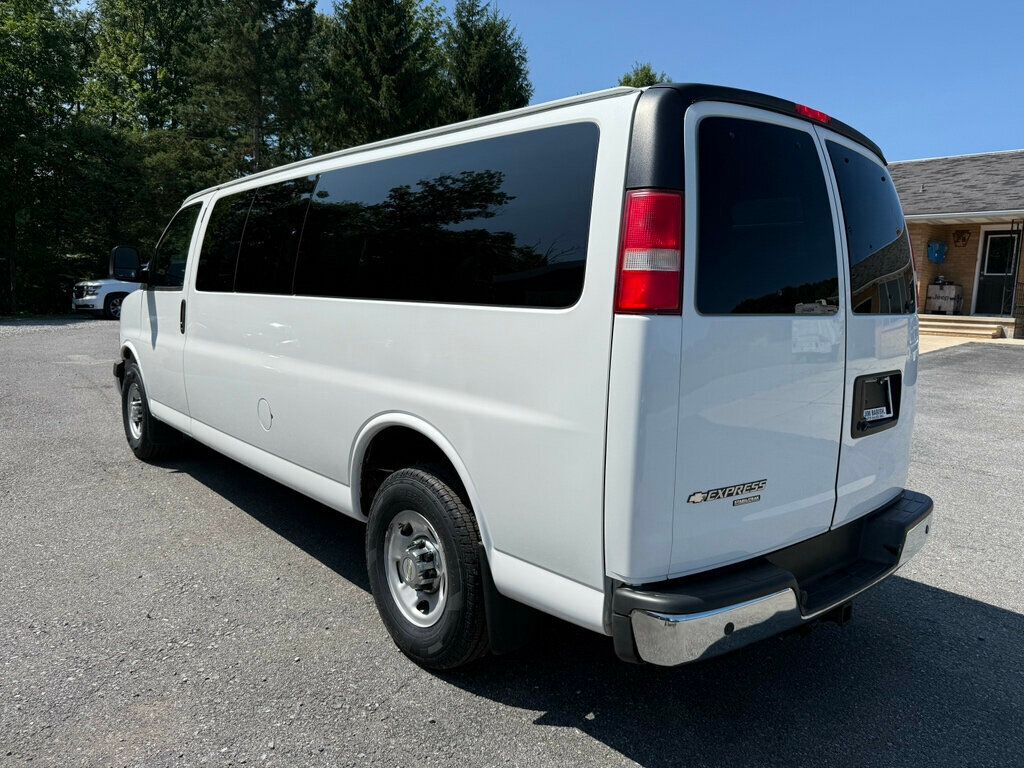 2016 Chevrolet Express Passenger ONE OWNER - 15 PASSENGER - 23051033 - 4