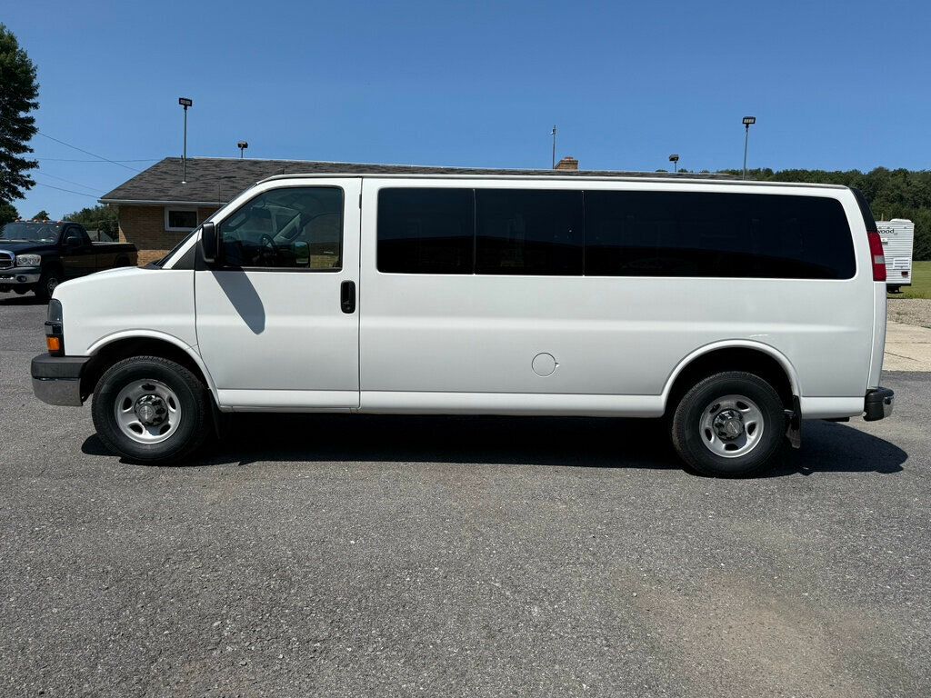 2016 Chevrolet Express Passenger ONE OWNER - 15 PASSENGER - 23051033 - 5