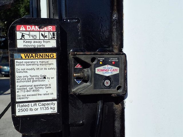 2016 Chevrolet LCF Crew Cab 4500 12' Box Truck w/Liftgate - 22938182 - 15