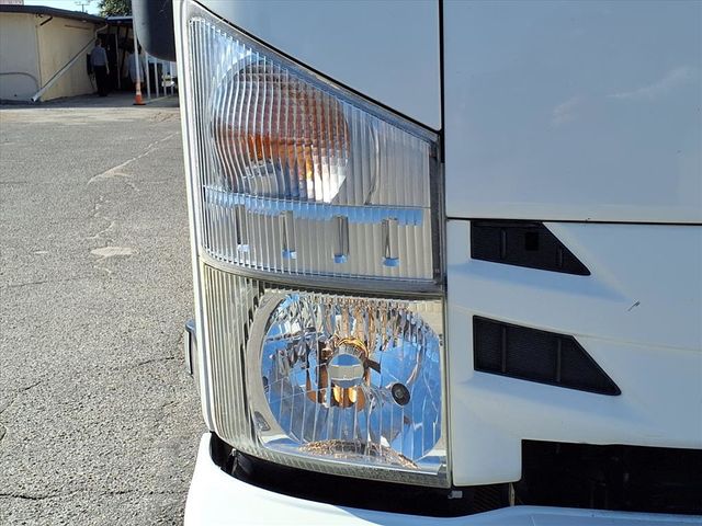 2016 Chevrolet LCF Crew Cab 4500 12' Box Truck w/Liftgate - 22938182 - 1