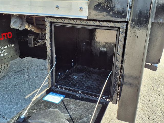 2016 Chevrolet LCF Crew Cab 4500 12' Box Truck w/Liftgate - 22938182 - 23