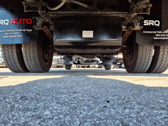 2016 Chevrolet LCF Crew Cab 4500 12' Box Truck w/Liftgate - 22938182 - 24