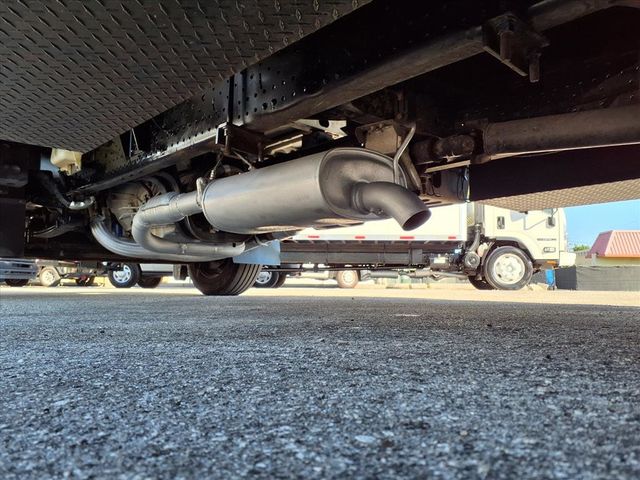 2016 Chevrolet LCF Crew Cab 4500 12' Box Truck w/Liftgate - 22938182 - 27